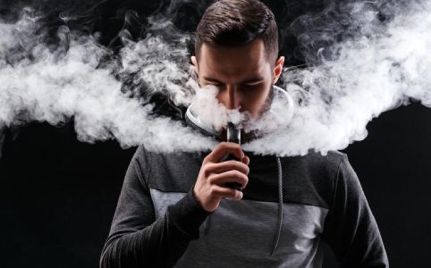 خشکی دهان بعد از ویپینگ؛ علت‌ها و راه‌های موثر برای رفع آن